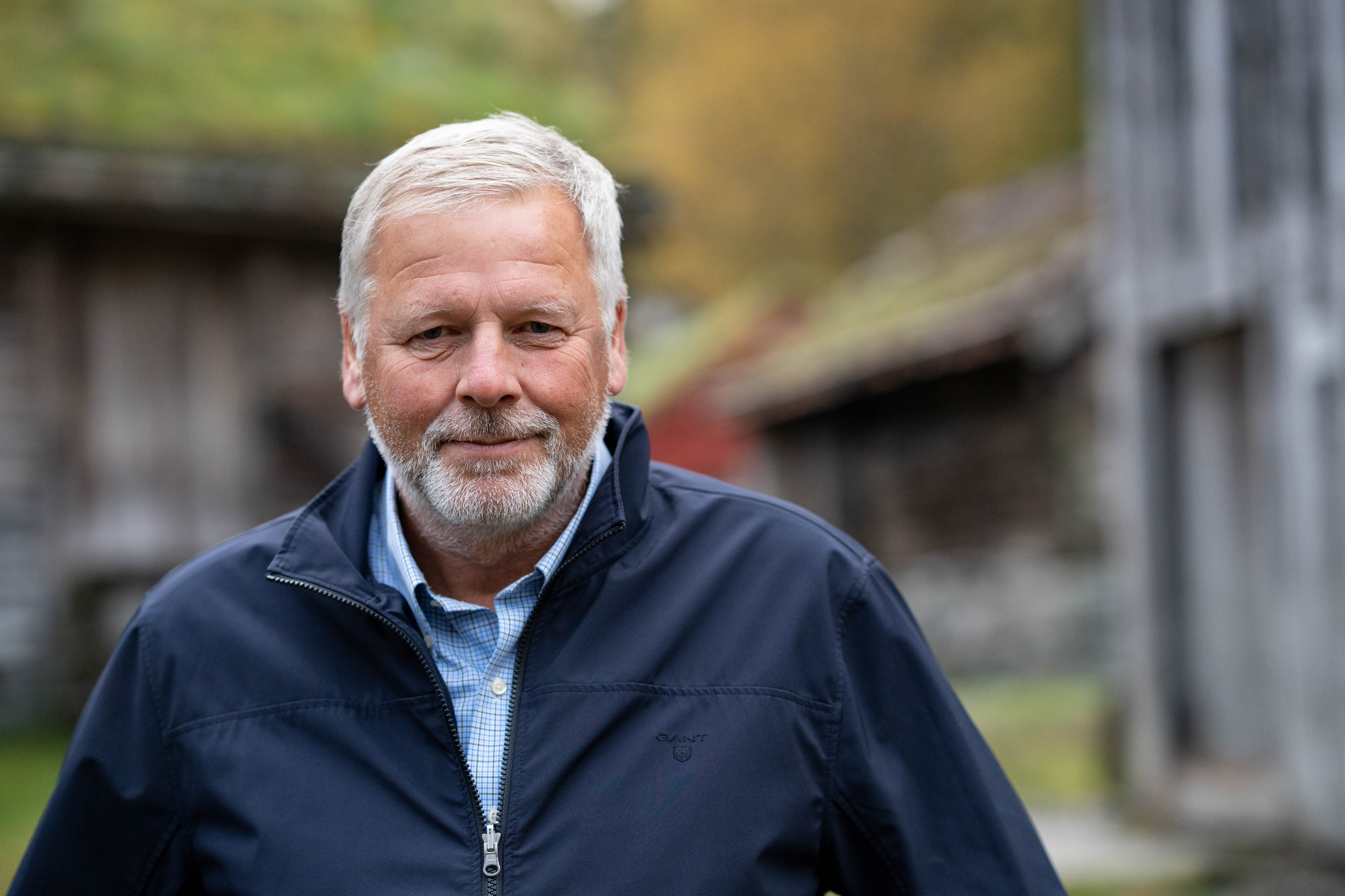 Jan Heggheim framfor gamle museumsbygg