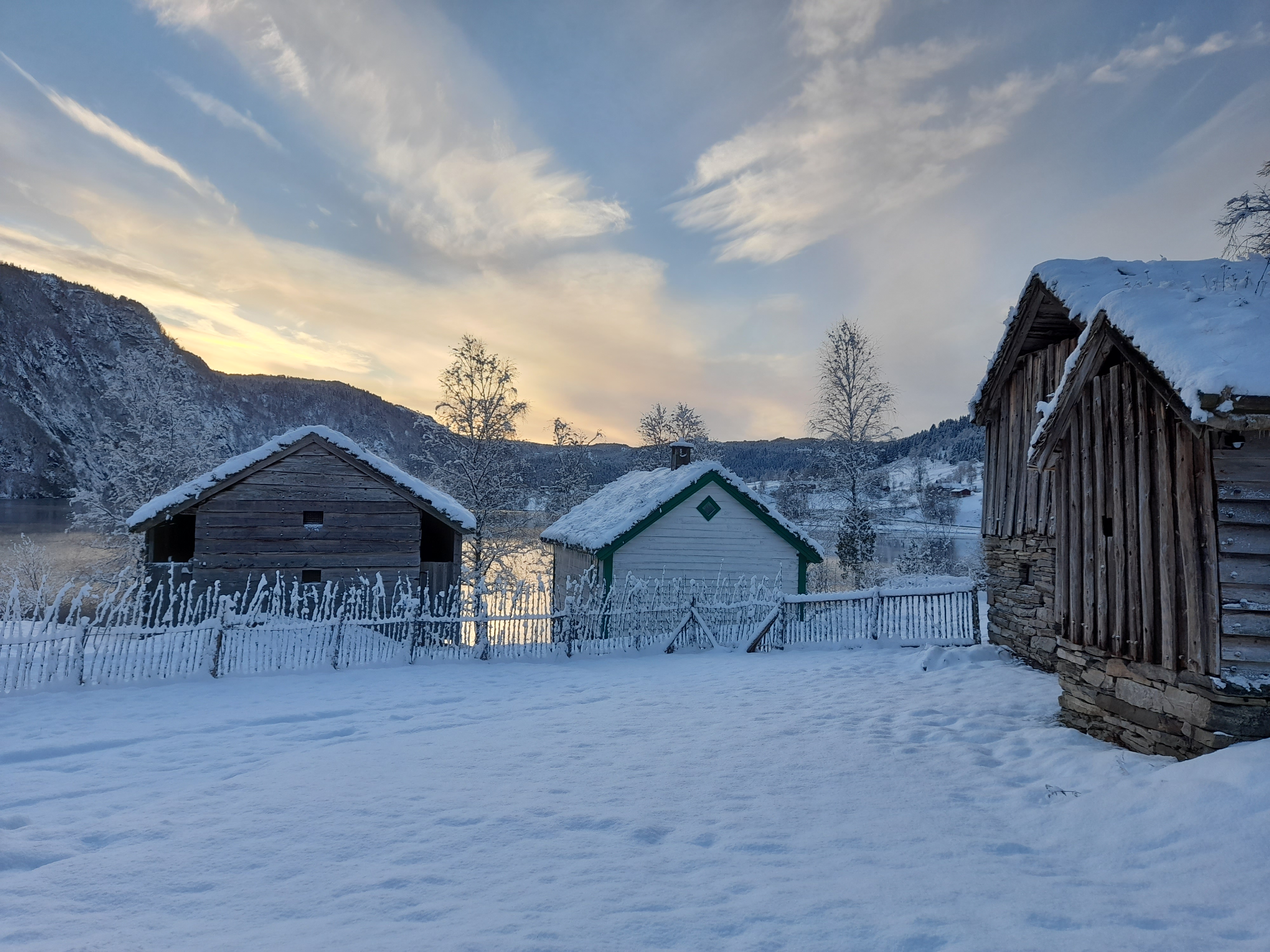sunnfjord-museum/jul/desember-i-tunet.jpg