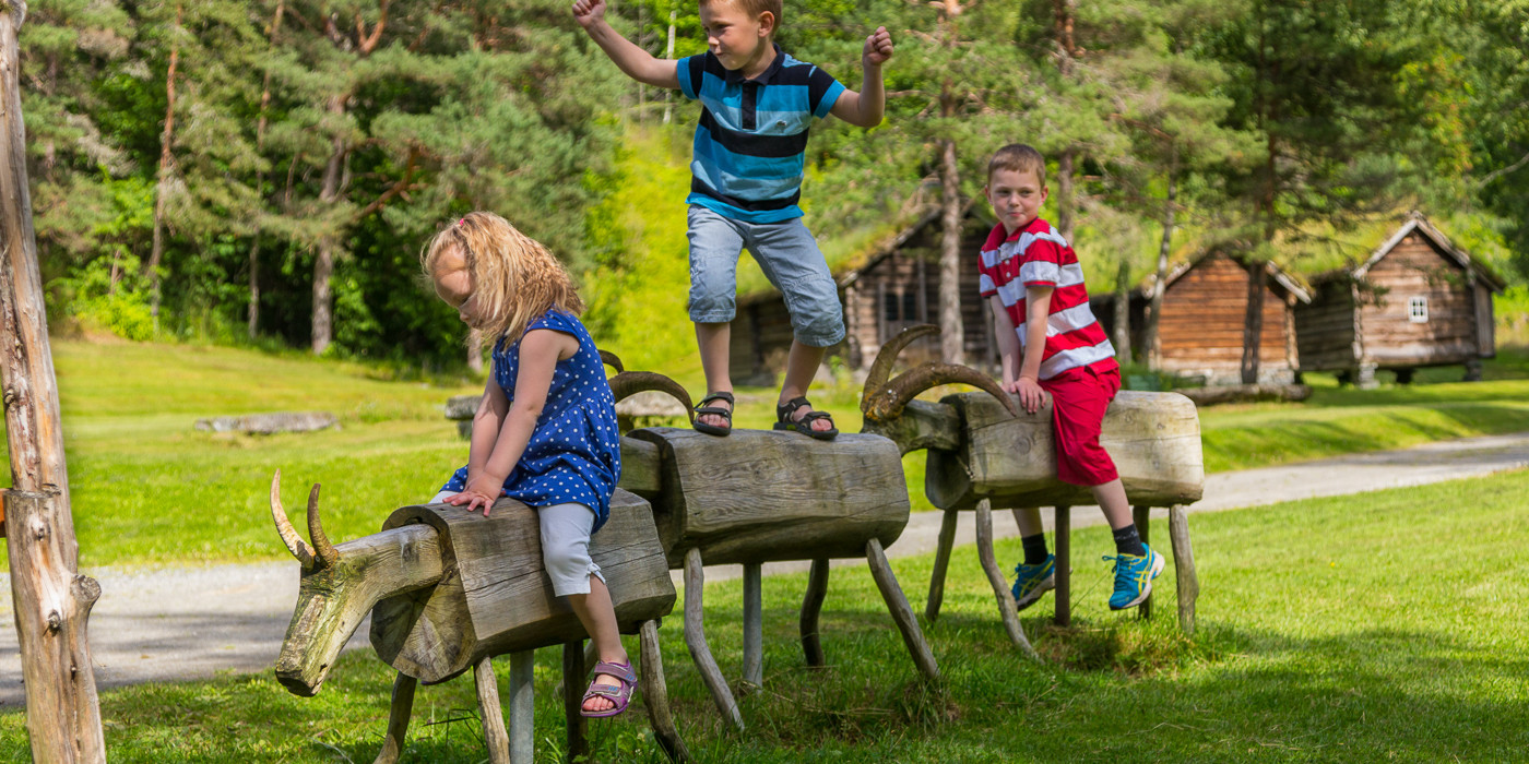 Bukkene Bruse på veg til seters.