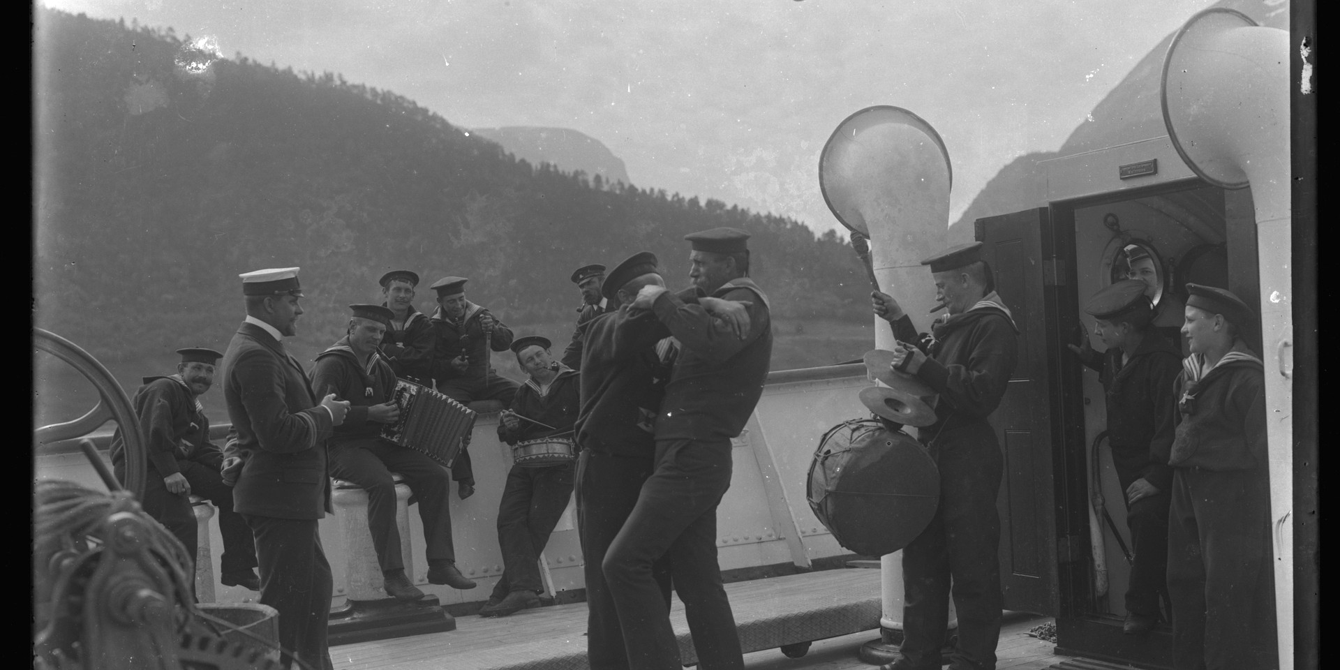 norsk-reiselivsmuseum/DANS-OMBORD-14760918--Foto_Wilhelm_Dreesen-1654603949.jpg.