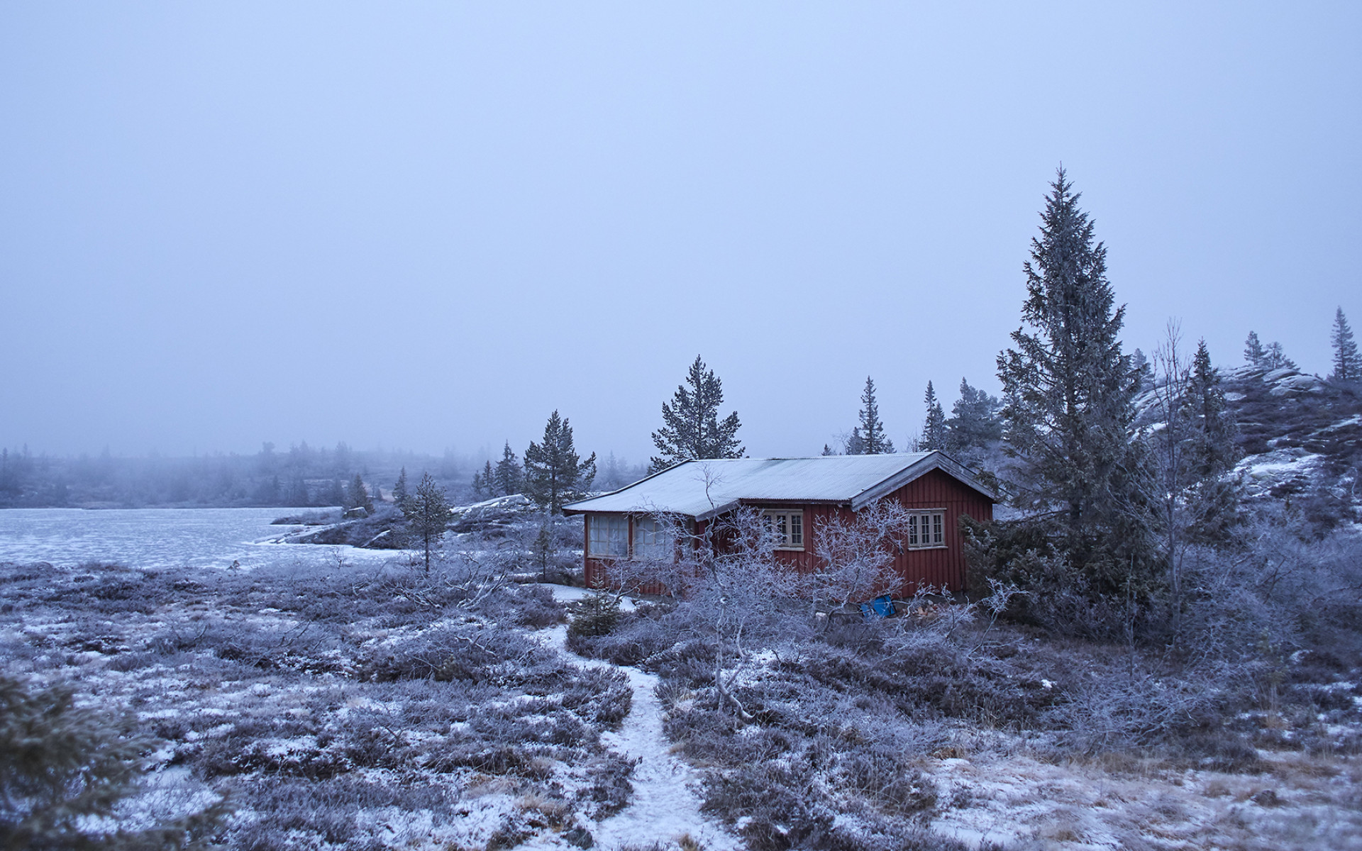 Lita raudmalt hytte på fjellet