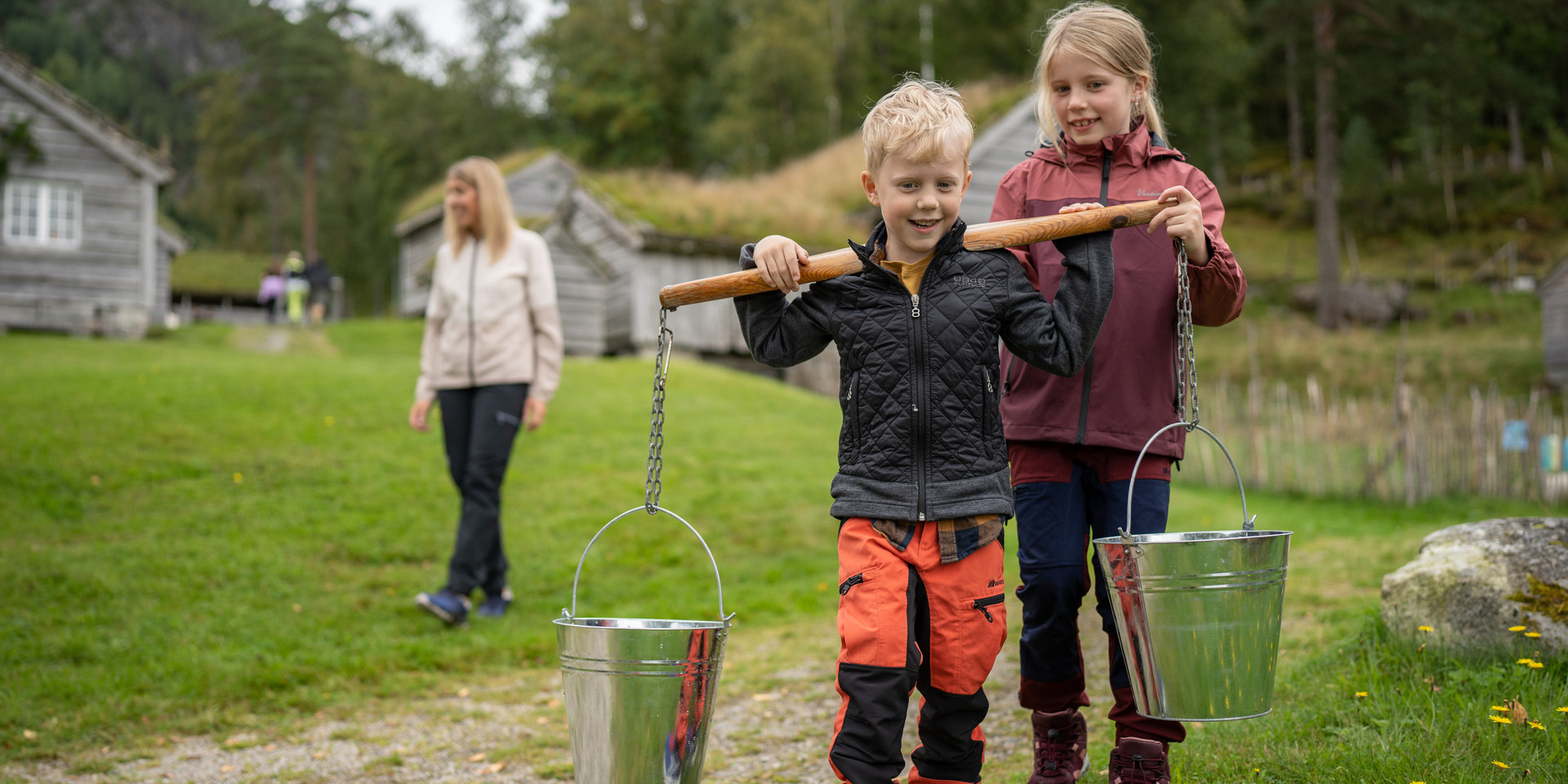 sunnfjord-museum/besokande_pa_sunnfjord_museum_msf_02119_foto_henning_a.__hellebust.jpg.