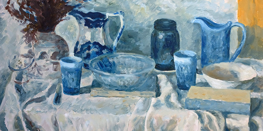 Biletet syner eit måleri av fleire blå keramikk- og glasvarar. Kunstnar er Hans Gjesme.
