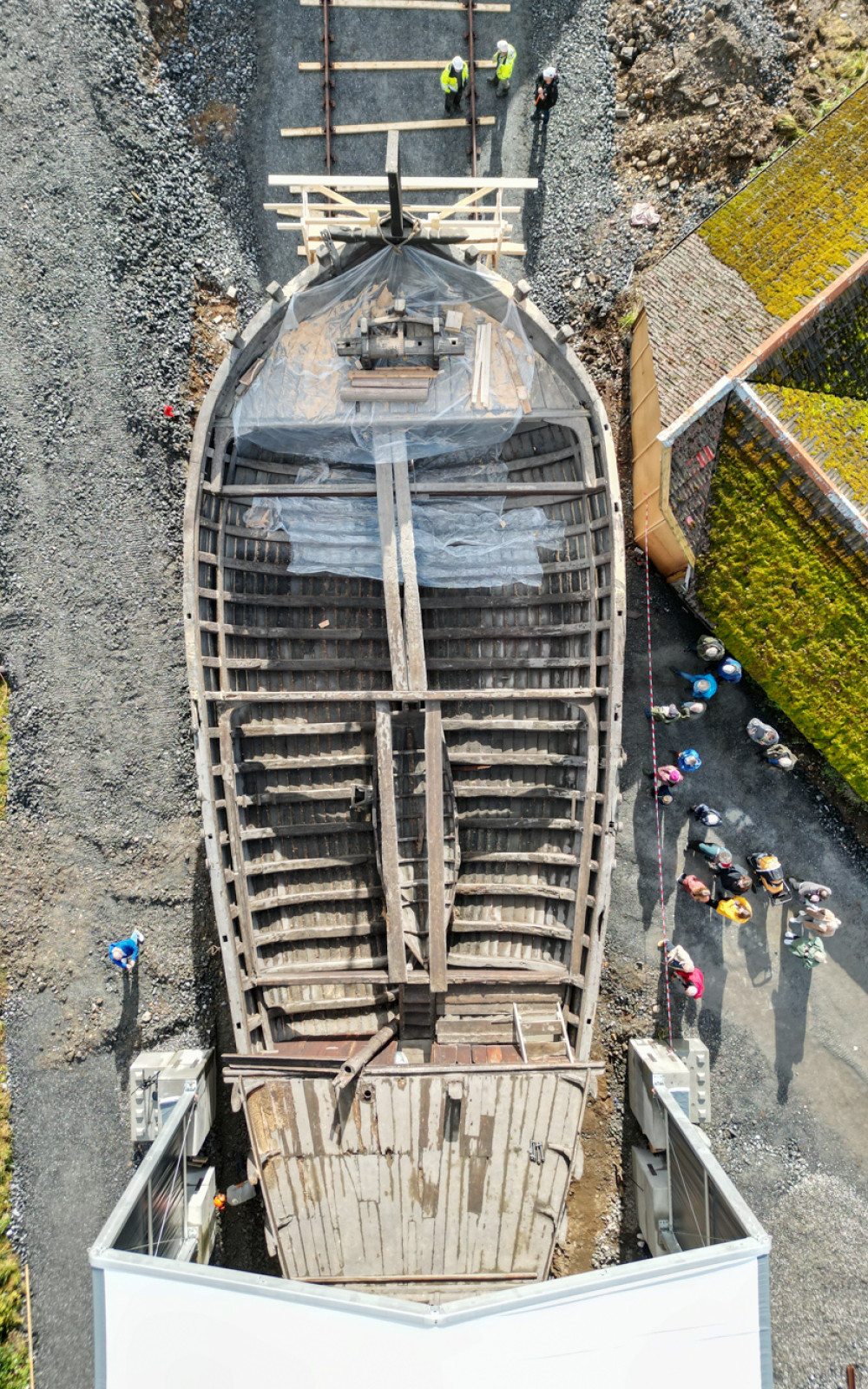 Dronefoto av Hlvikejekta rett ovanfrå.
