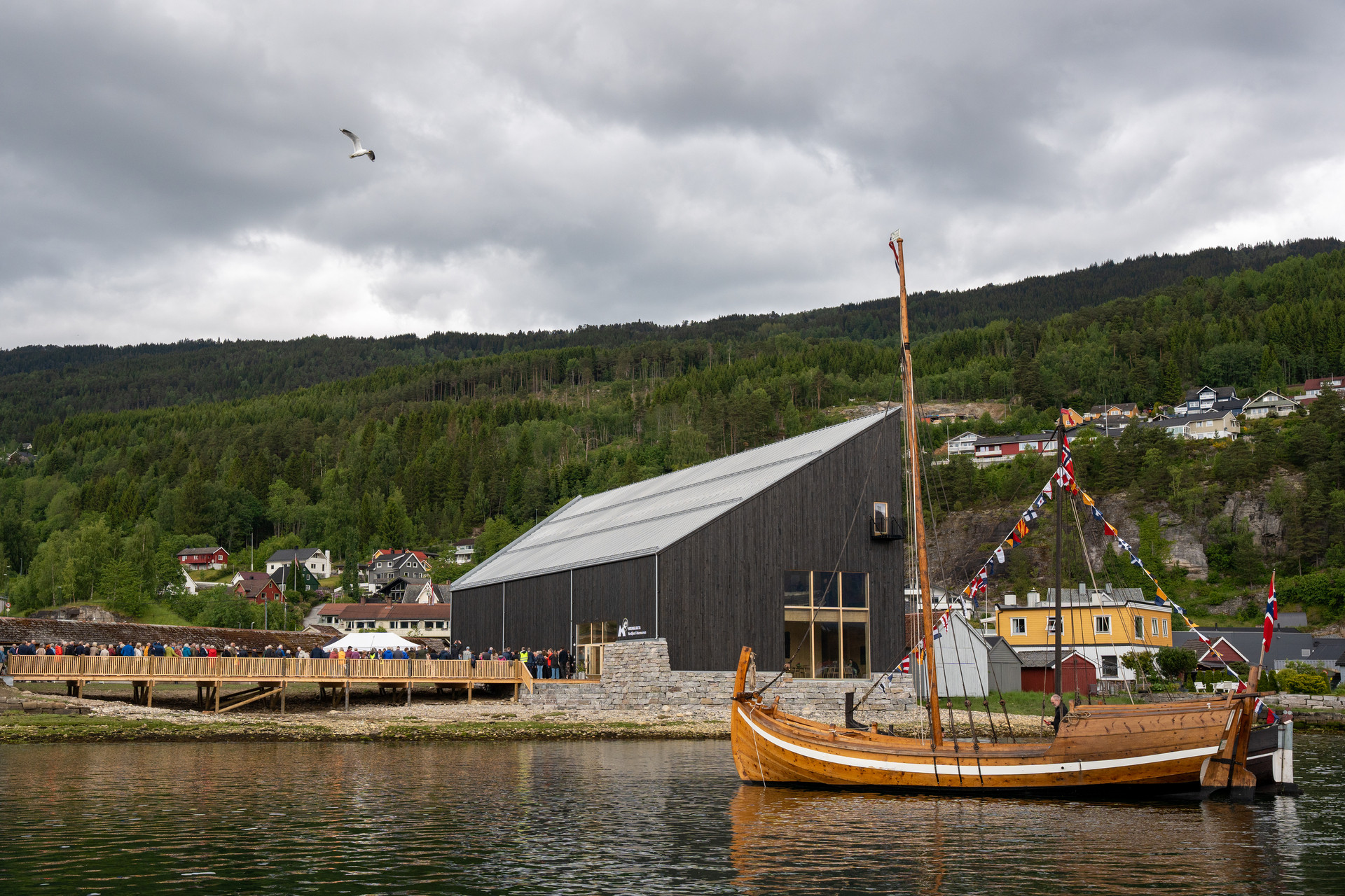 nordfjord-folkemuseum/bilde-1_holvikejekta-opningsfest_msf_04775-(1).jpg.