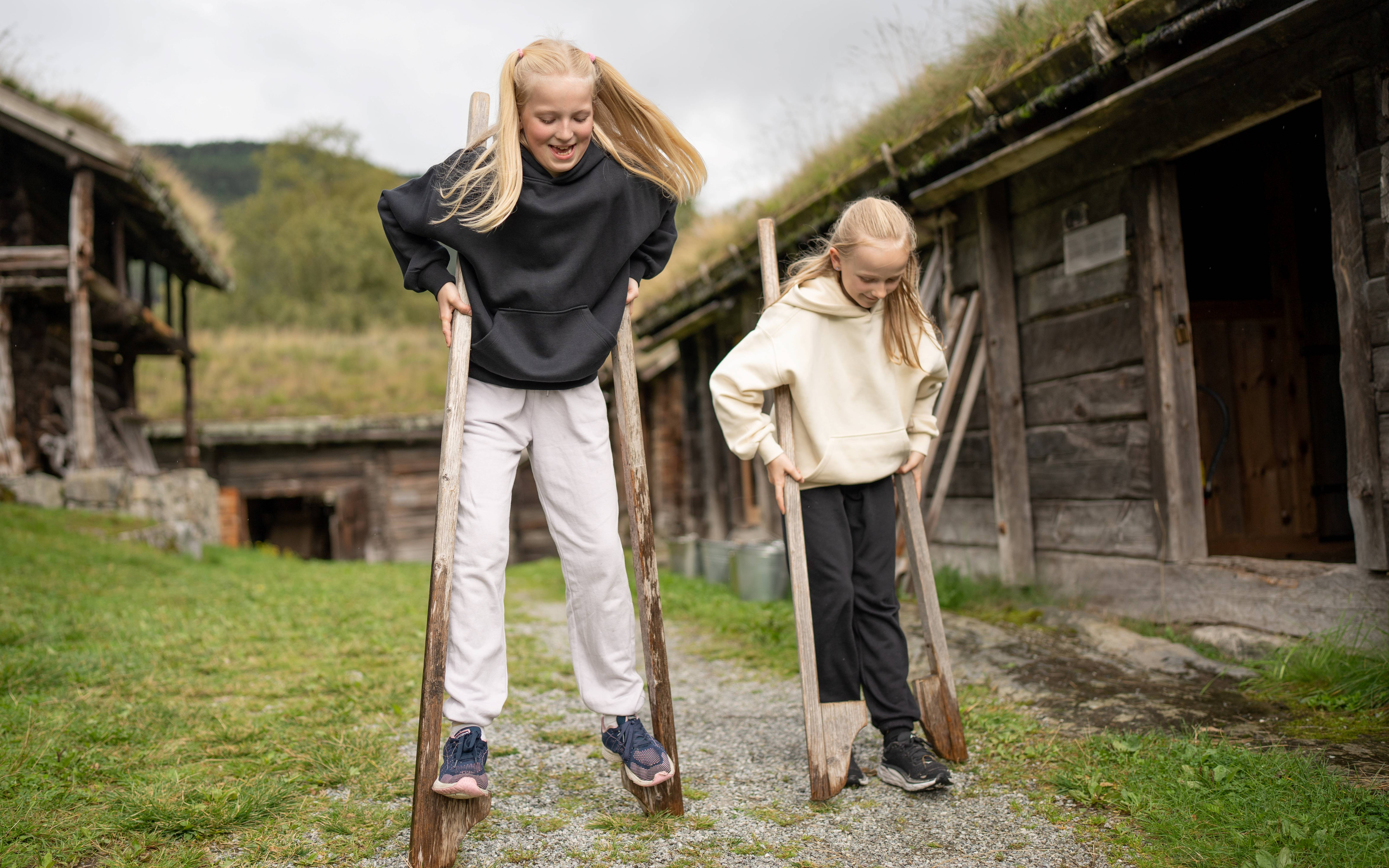 besokande_pa_de_heibergske_samlingar_msf_02143_foto_henning_a.__hellebust.jpg