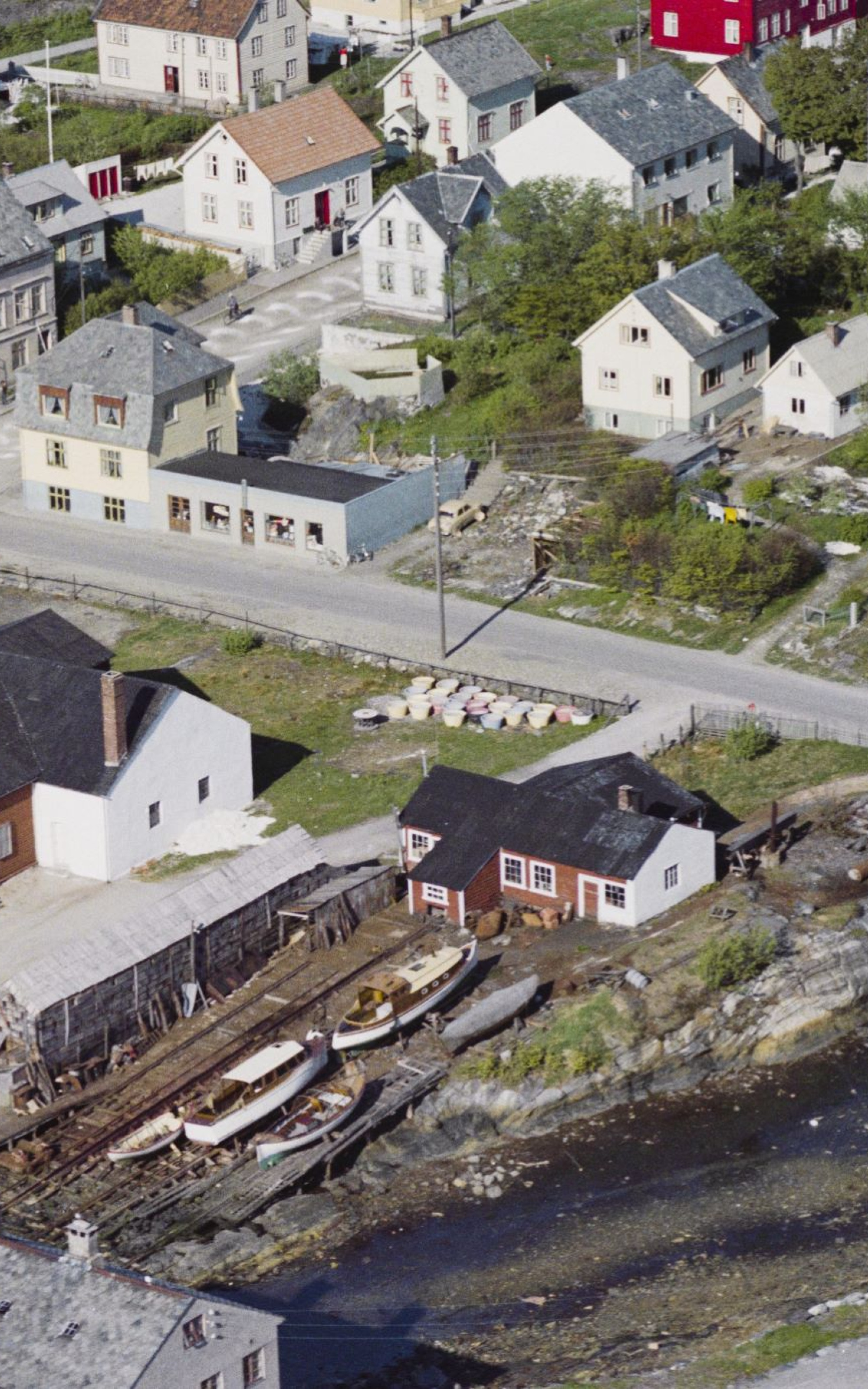 1960-talls bymiljø fotografert frå fly.