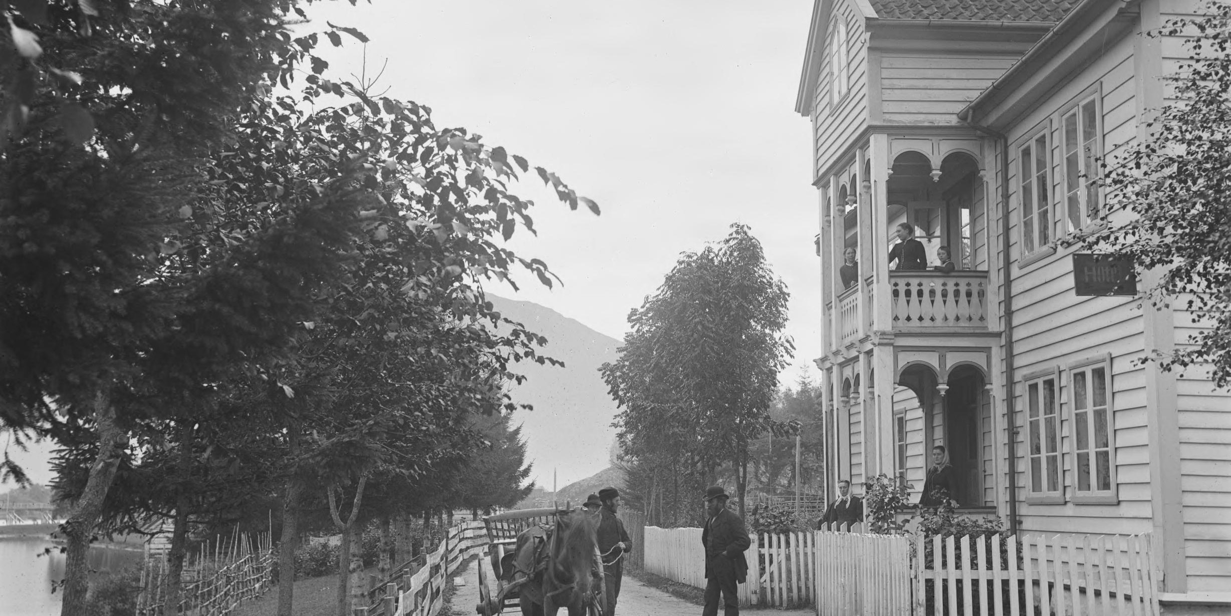sunnfjord-museum/a.-lindahl-hafstad-hotel-urn_nbn_no-nb_foto_nf_wl_00953.jpg.