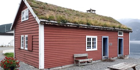 sogn-fjordmuseum/Glavaerstova-sjenkestove-ved-fjorden.jpg.